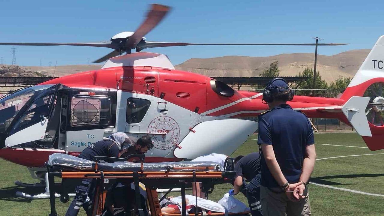 DARENDE’DE 53 YAŞINDAKİ HASTA HAVA AMBULANSIYLA MALATYA’YA SEVK EDİLDİ