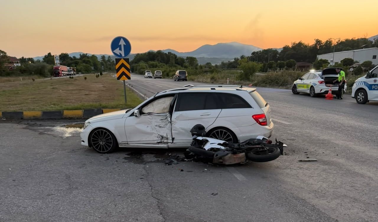 ZONGULDAK'IN ÇAYCUMA İLÇESİNDE MEYDANA GELEN TRAFİK KAZASINDA SEYİR HALİNDE OLAN MOTOSİKLETİN...