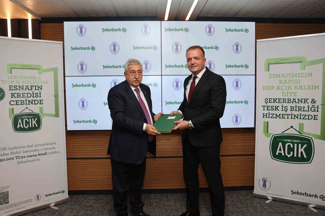TESK GENEL BAŞKANI BENDEVİ PALANDÖKEN (SOLDA) VE ŞEKERBANK DİJİTAL ÇÖZÜMLER VE İŞLETME...