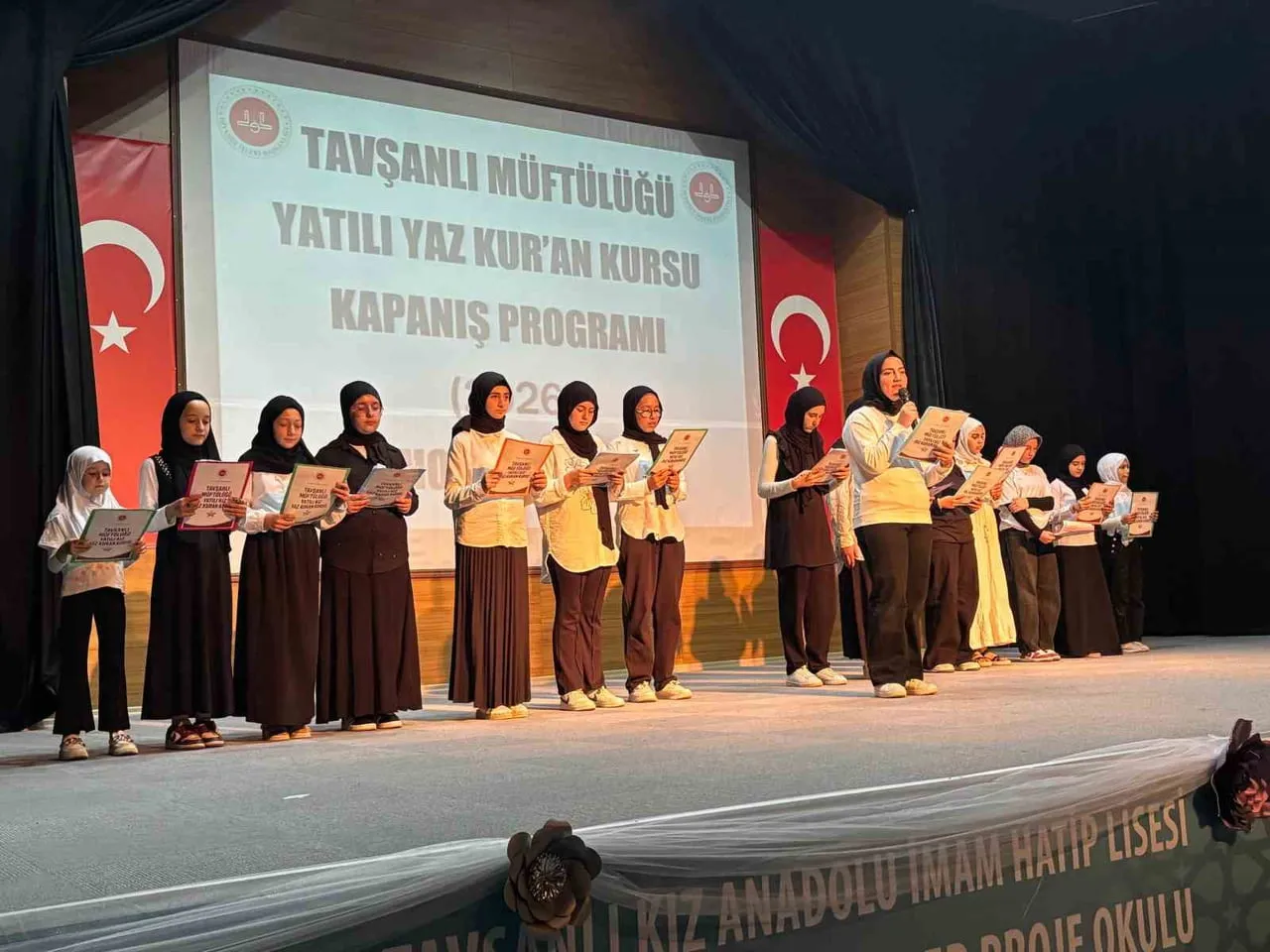 TAVŞANLI’DA YATILI YAZ KUR'AN KURSU KAPANIŞ PROGRAMI COŞKUYLA GERÇEKLEŞTİRİLDİ