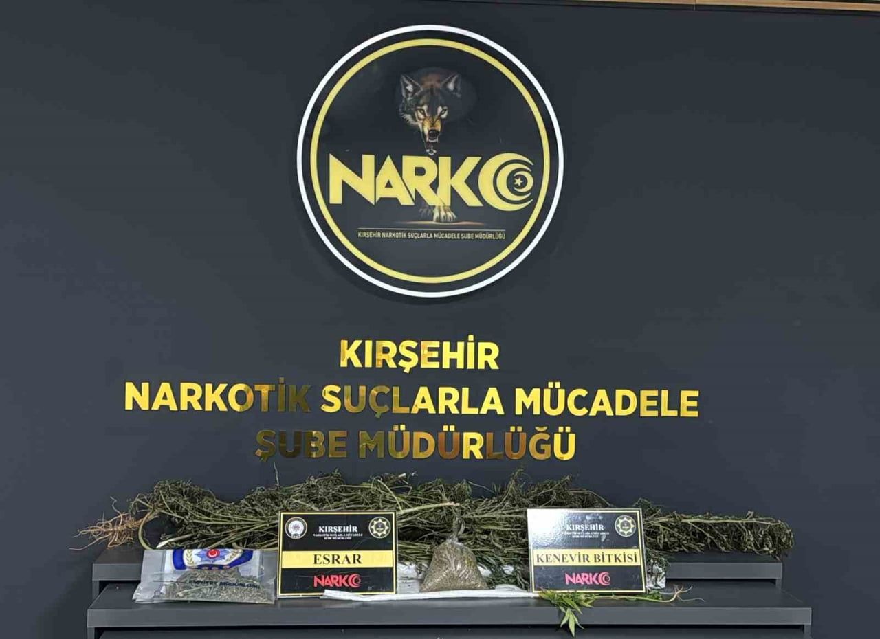 KIRŞEHİR'İN ÇİÇEKDAĞI İLÇESİNDE DÜZENLENEN UYUŞTURUCU OPERASYONUNDA GÖZALTINA ALINAN 2 ŞÜPHELİDEN...