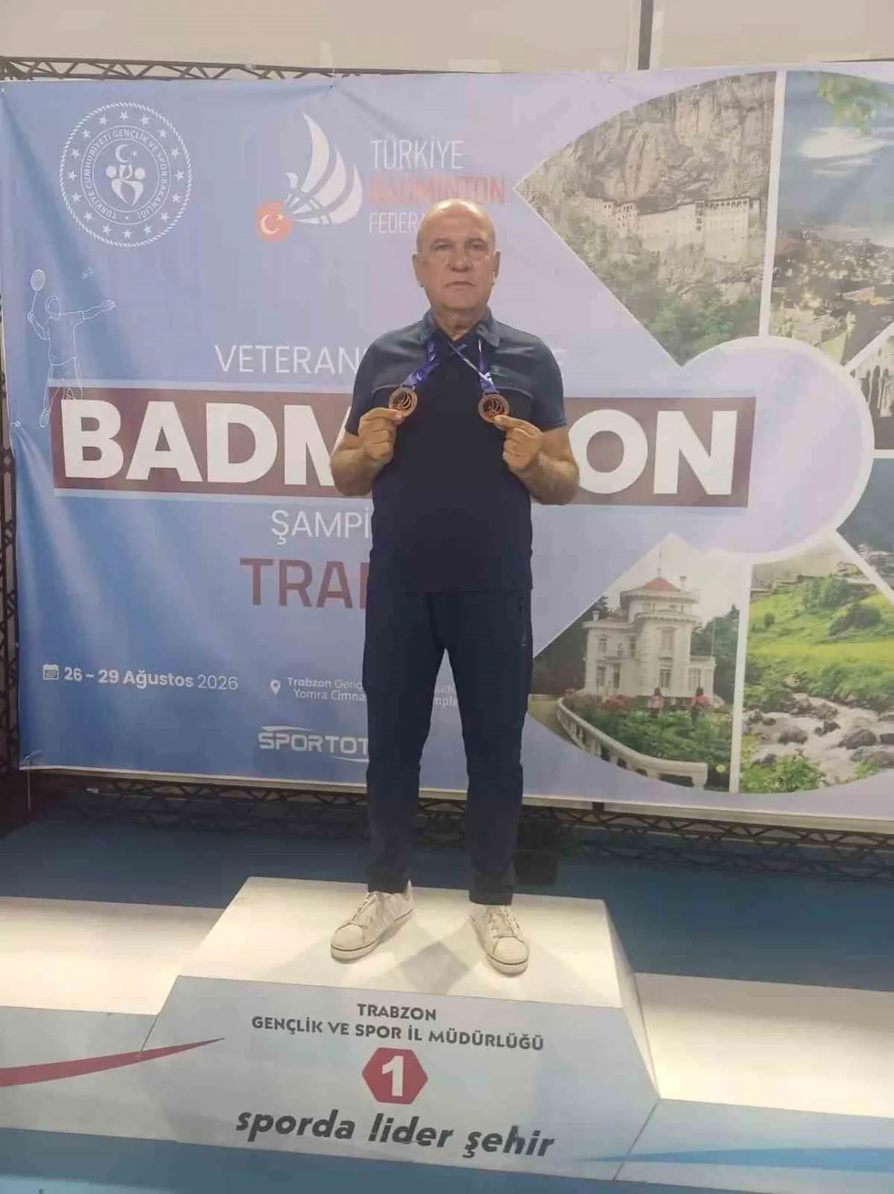 VETERANLAR TÜRKİYE BADMİNTON ŞAMPİYONASI’NA BEYPAZARI'NDAN KATILAN ALİ DÖNMEZ, İKİ FARKLI...