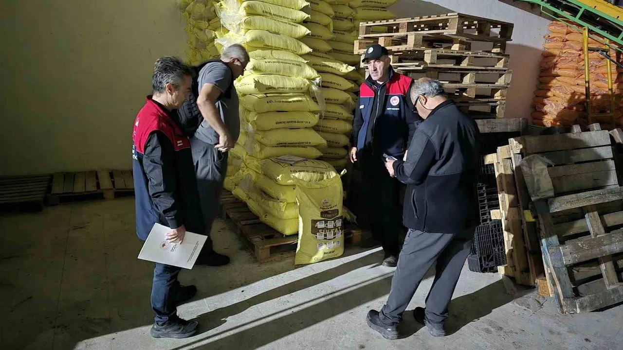 DÜZCE İL TARIM VE ORMAN MÜDÜRLÜĞÜ EKİPLERİ, GÜBRE TAKİP SİSTEMİ KAPSAMINDA DNA BARKOD DENETİMLERİ...