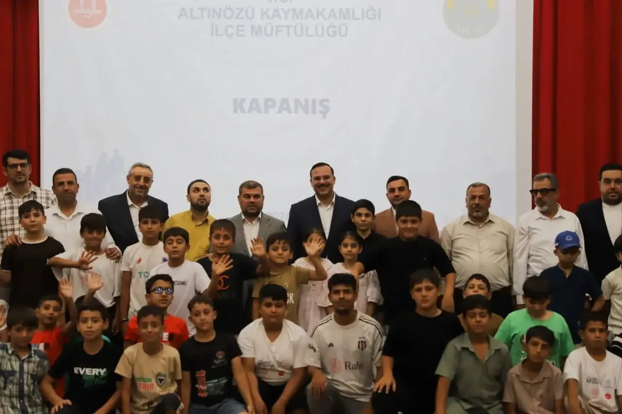 ALTINÖZÜ’NDE MEVLİD-İ NEBİ HAFTASI KAPSAMINDA DÜZENLENEN PROGRAMDA, “PEYGAMBERİMİZ VE GÜZEL AHLAK”...