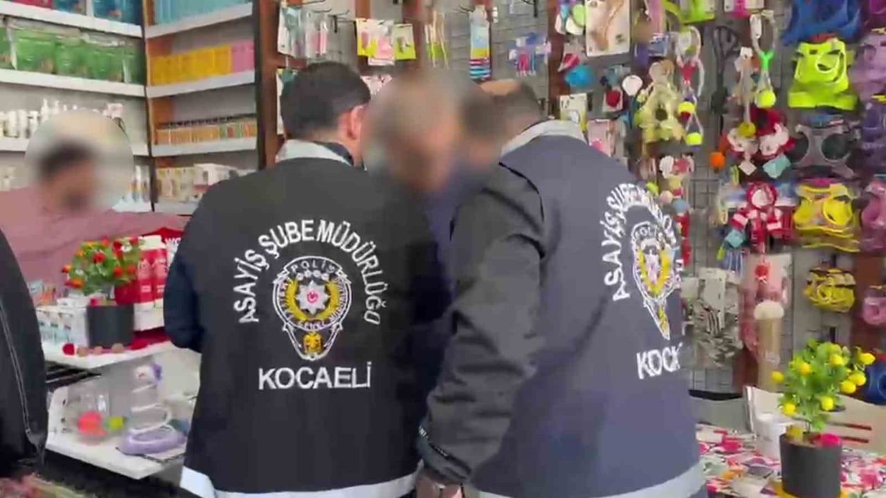 KOCAELİ’DE 10 YILI AŞKIN SÜREDİR FİRARİ OLARAK ARANAN, DOLANDIRICILIK VE RESMİ BELGEDE SAHTECİLİK...