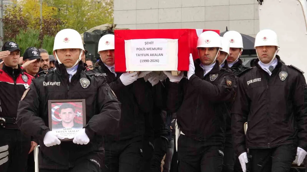VAN’IN GÜRPINAR İLÇESİNDE DÜN MEYDANA GELEN KAZADA ŞEHİT OLAN POLİS MEMURU TAYFUN AKALAN İÇİN...