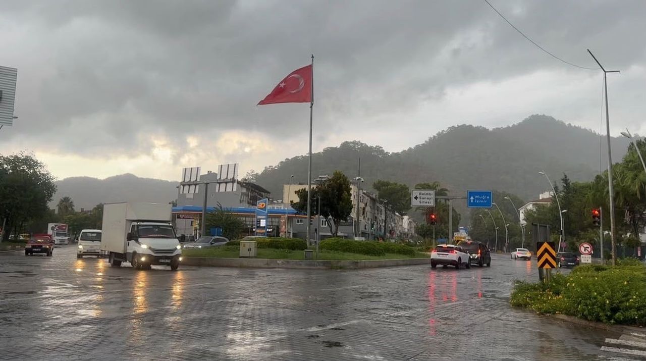 MARMARİS’TE BEKLENEN YAĞMUR BAŞLADI