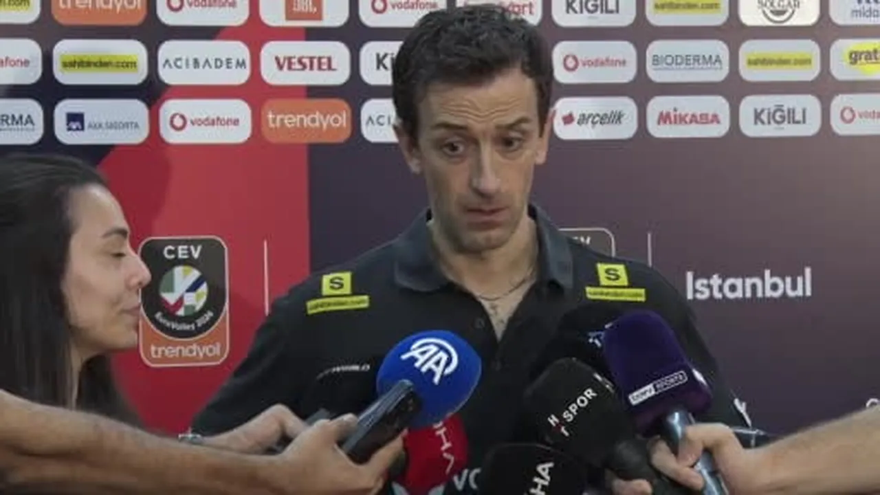 A Milli Kadın Voleybol Takımı Başantrenörü Daniele Santarelli, en iyi oyunlarını oynamaya devam...