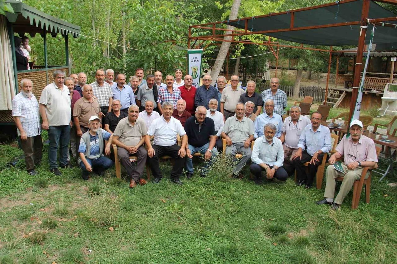 50 YIL GEÇSE DE DOSTLUKLARI ZAMANA YENİLMEDİ