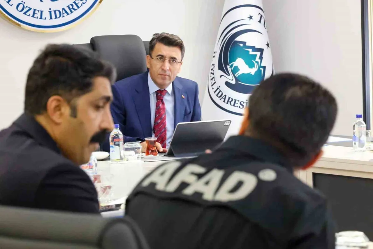 TUNCELİ KENT MERKEZİ VE 7 İLÇEDE YAPIMI SÜRDÜRÜLEN TOPLAM 815 KIRSAL KÖY KONUTUNDA ÇALIŞMALAR...
