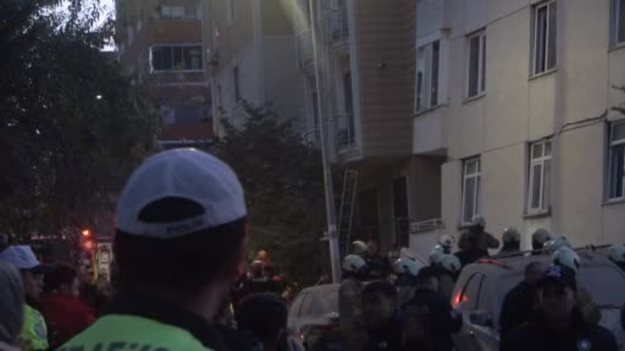 Maltepe'de 6 katlı binada çökme meydana geldi: Binada mahsur kalanları tahliye çalışmaları devam...