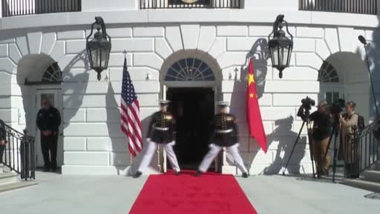 Çin Devlet Başkanı Xi Jinping, Beyaz Saray’da ABD Başkanı Donald Trump ile sabah çayında bir araya...