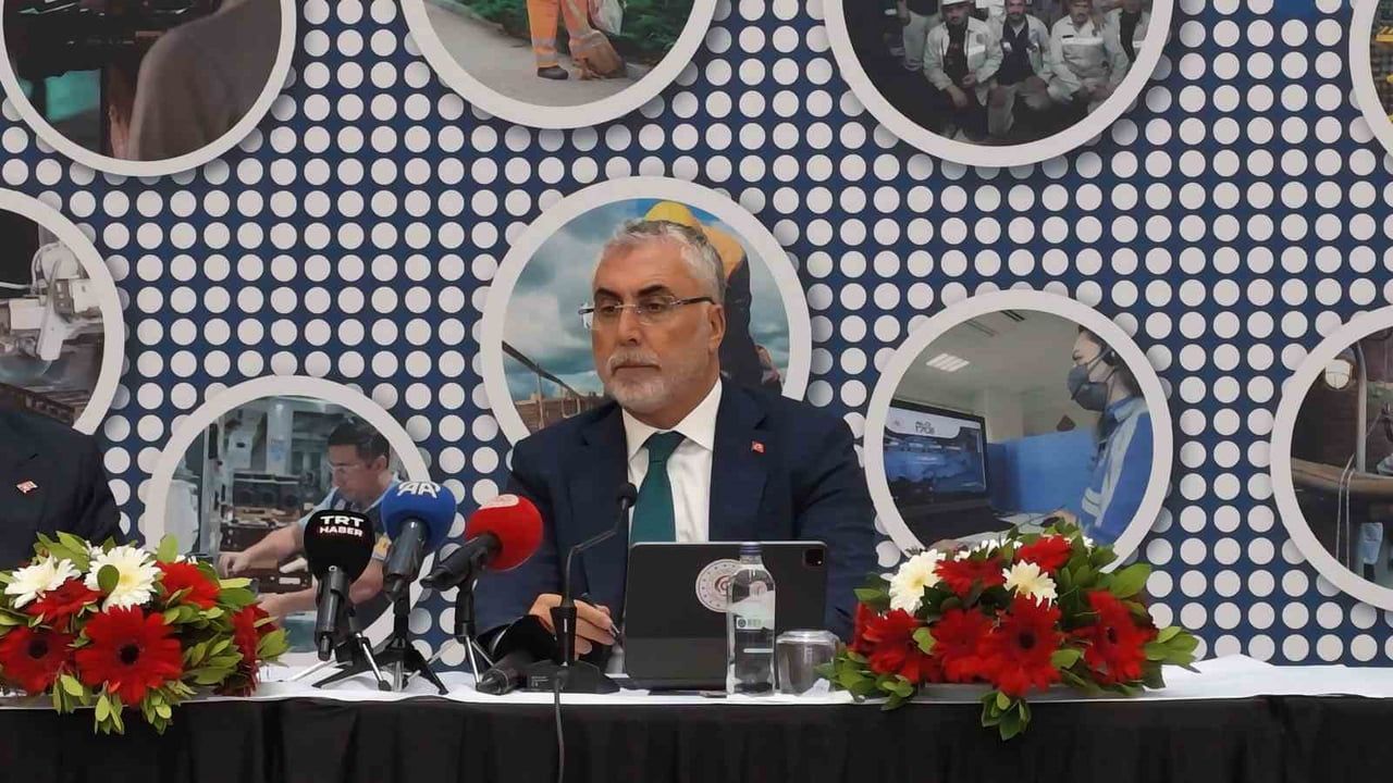 ÇALIŞMA VE SOSYAL GÜVENLİK BAKANI VEDAT IŞIKHAN, ARNAVUTKÖY'DE DÜZENLENEN TÜRKİYE YÜZYILI...