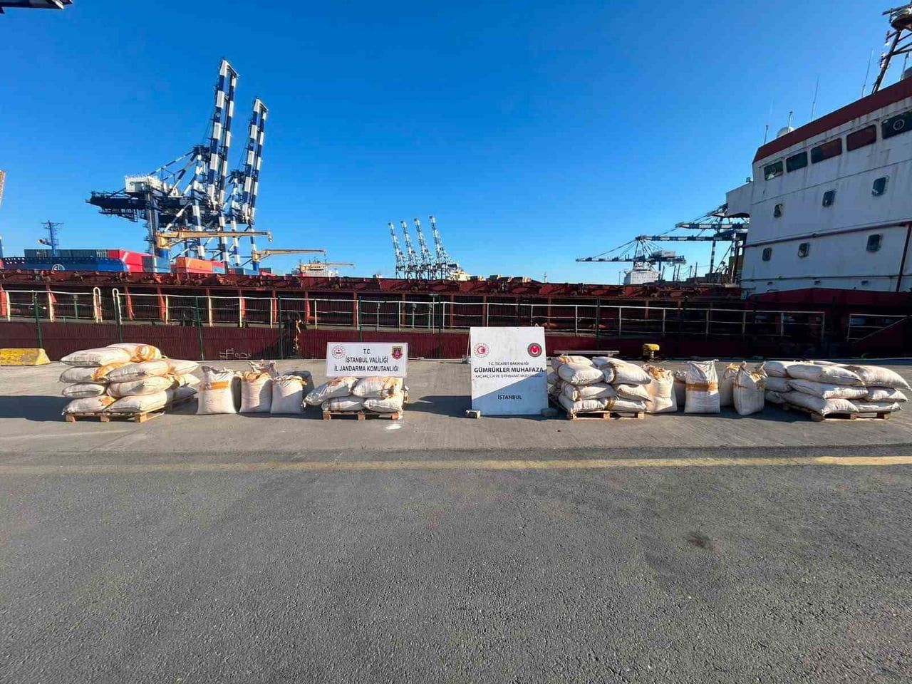 AMBARLI LİMANI'NDA 3 TON UYUŞTURUCU ELE GEÇİRİLDİ