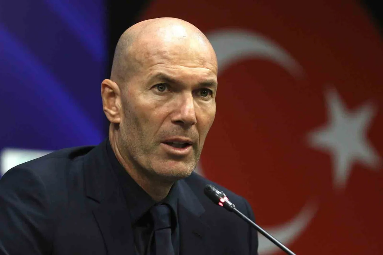 FRANSA A MİLLİ FUTBOL TAKIMI TEKNİK DİREKTÖRÜ ZİNEDİNE ZİDANE MAÇIN ARDINDAN MAÇIN ARDINDAN...