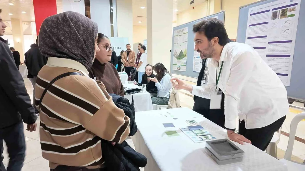 NİĞDE ÖMER HALİSDEMİR ÜNİVERSİTESİ EV SAHİPLİĞİNDE GERÇEKLEŞTİRİLEN COP31 NİĞDE SİMÜLASYONU...