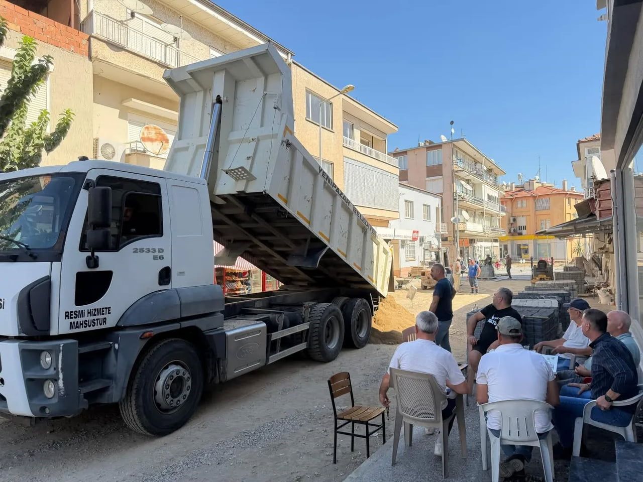 AYDIN’IN YENİPAZAR İLÇESİNDE BELEDİYE TARAFINDAN YÜRÜTÜLEN YOL YENİLEME ÇALIŞMALARI DEVAM EDERKEN...