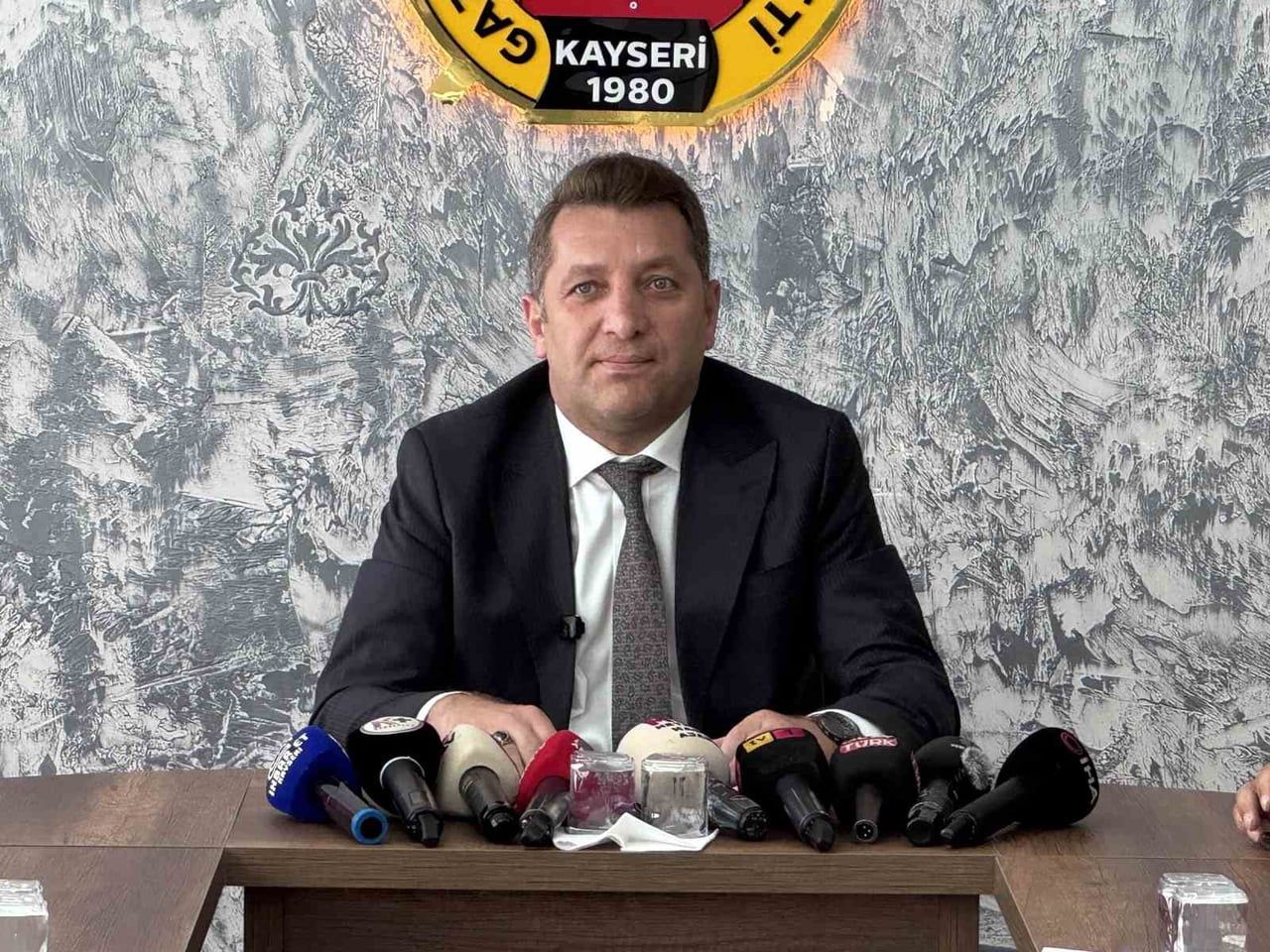 KAYSERİ SİVASLILAR FEDERASYONU BAŞKANI İSA GÜN, DÜZENLEDİĞİ BASIN TOPLANTISINDA 5 AĞUSTOS’TA...