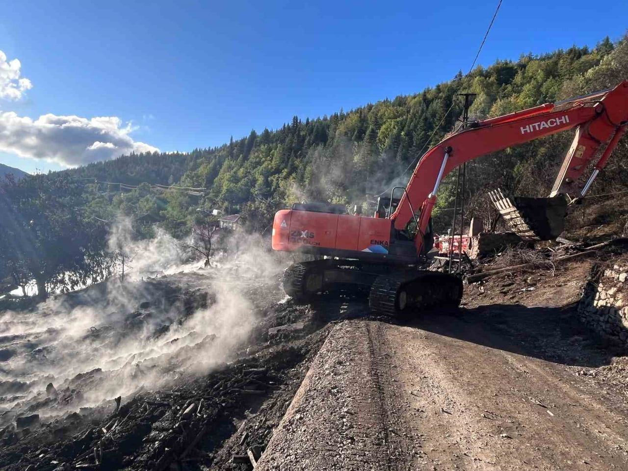 KASTAMONU'NUN İNEBOLU İLÇESİNDE 11 EVİN YANDIĞI KÖYDE İNEBOLU KAYMAKAMLIĞI VE İL ÖZEL İDARESİ...