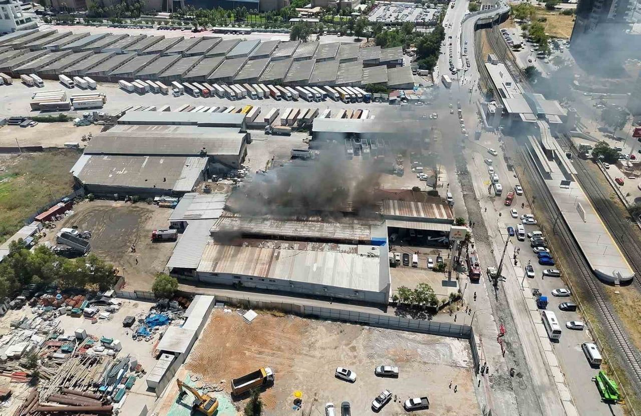 BAYRAKLI'DAKİ YANGIN BÜYÜMEDEN KONTROL ALTINA ALINDI