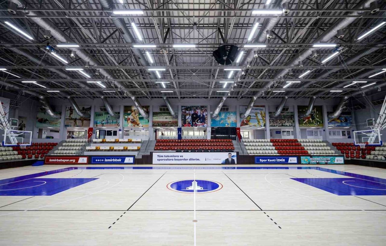 İZMİR BÜYÜKŞEHİR BELEDİYESİ, KÜLTÜRPARK’TAKİ CELAL ATİK SPOR SALONU’NU BAŞTAN AŞAĞI...