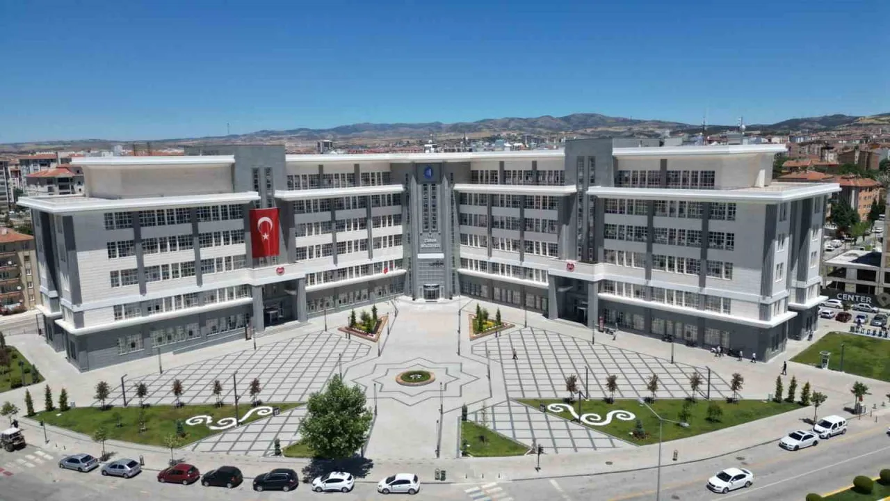 ÇORUM BELEDİYESİ TARAFINDAN SOSYAL YARDIM ALAN VE ÜNİVERSİTEYE İLK KEZ KAYIT YAPTIRAN ÖĞRENCİLERE...