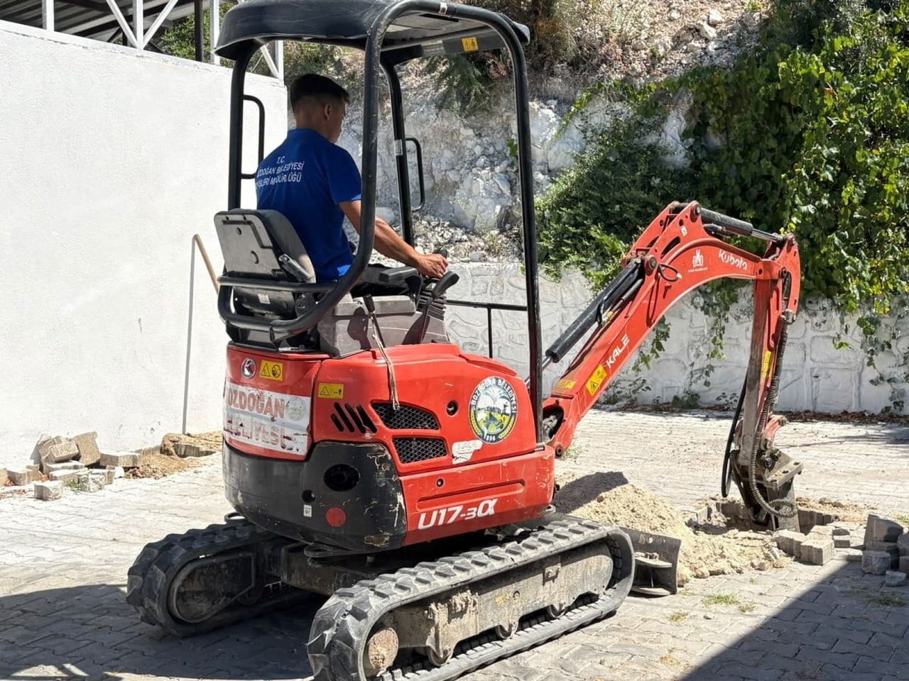 BOZDOĞAN’DA 4 MAHALLEDE SOSYAL TESİSLER YENİLENİYOR