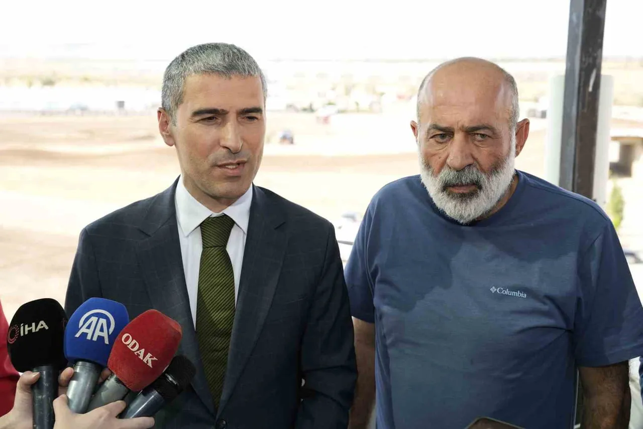 AFYONKARAHİSAR VALİSİ DR. NACİ AKTAŞ VE TÜRKİYE MOTOSİKLET FEDERASYONU ASBAŞKANI MAHMUT NEDİM...