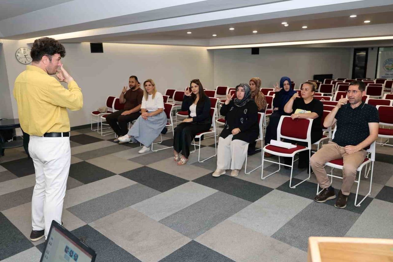 TALAS BELEDİYESİ, İŞİTME ENGELLİ VATANDAŞLARIN HAYATINI KOLAYLAŞTIRMAK VE BELEDİYE HİZMETLERİNE...
