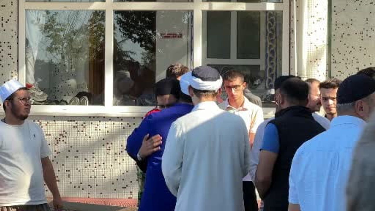 Feci kazada hayatını kaybeden hafızın cenaze namazını imam olan babası kıldırdı