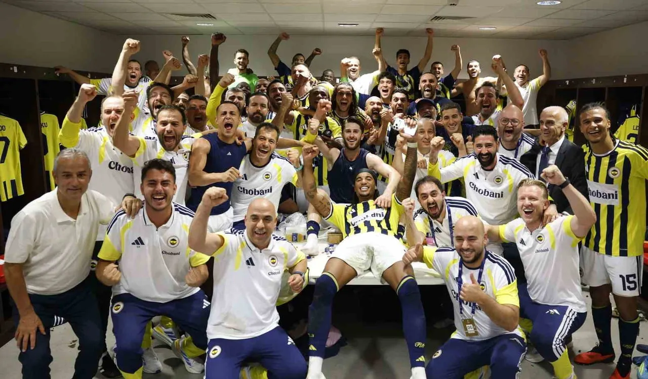 FENERBAHÇE BAŞKANI AZİZ YILDIRIM VE YÖNETİM KURULU ÜYELERİ, UEFA ŞAMPİYONLAR LİGİ PLAY-OFF TURUNDA...