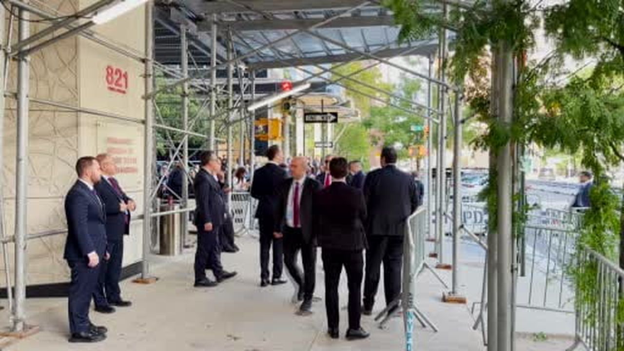 Cumhurbaşkanı Recep Tayyip Erdoğan, New York'ta Ukrayna Başbakanı Vladimir Zelenskiy'i kabul...