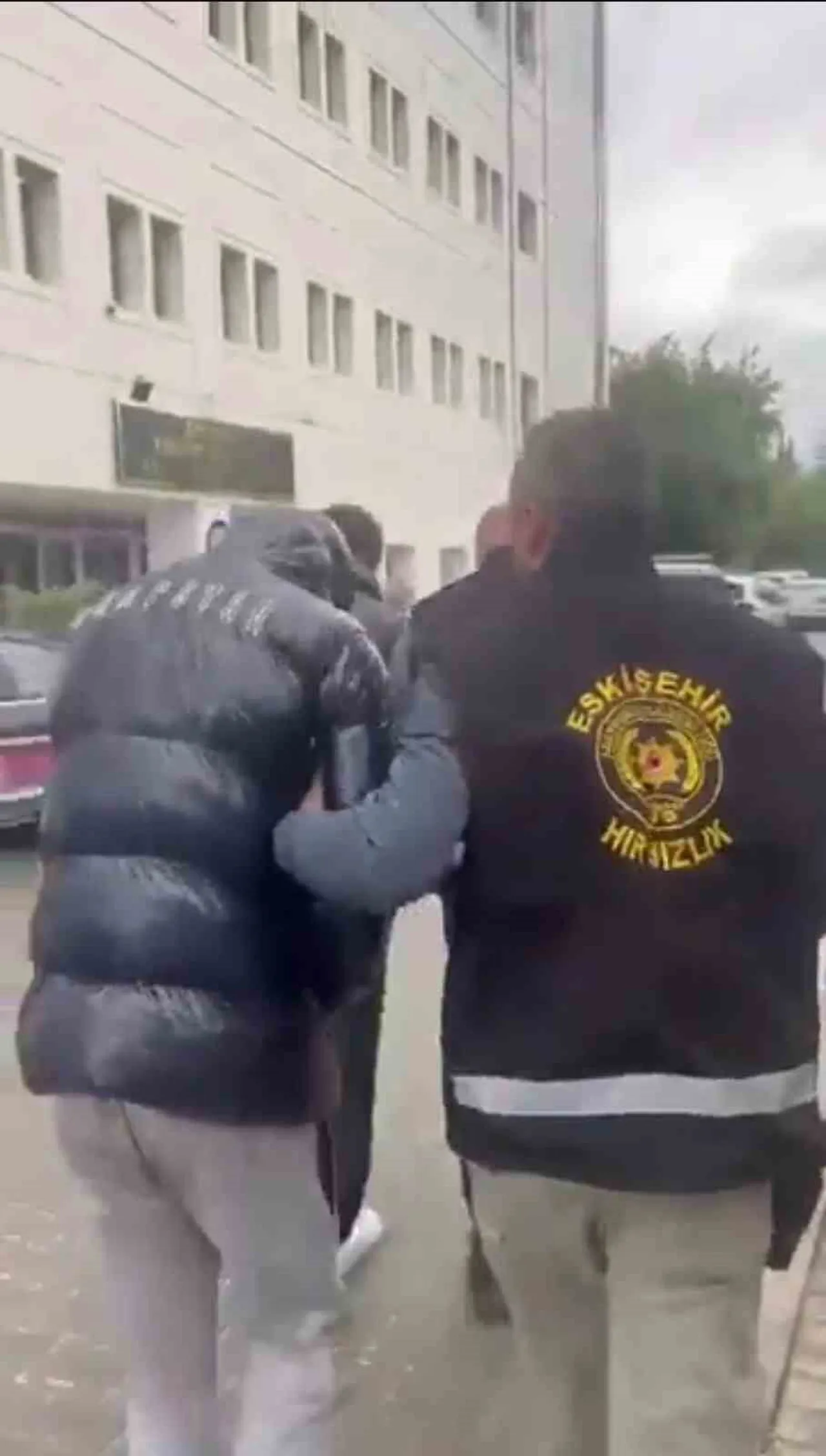 ESKİŞEHİR’DE POLİS EKİPLERİNİN GERÇEKLEŞTİRDİĞİ TİTİZ ÇALIŞMALAR NETİCESİNDE, İŞYERLERİNDEN...