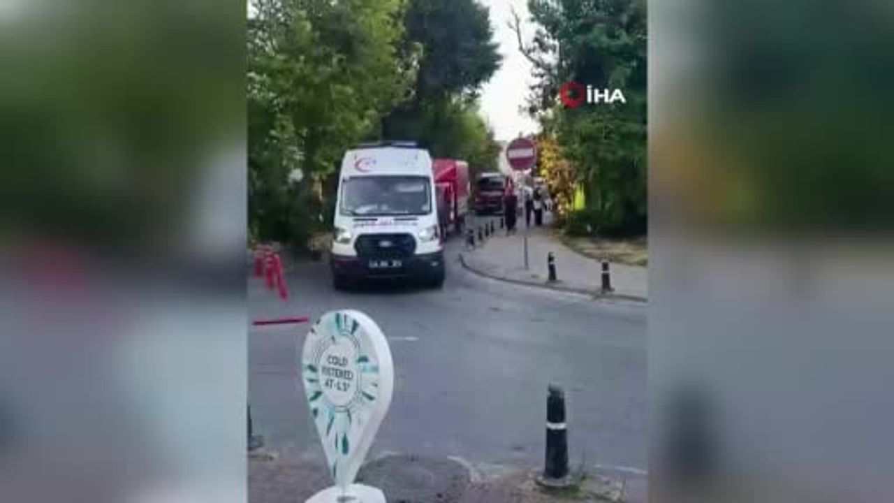 Büyükçekmece Mimar Sinan Sahili'nde toprak kayması