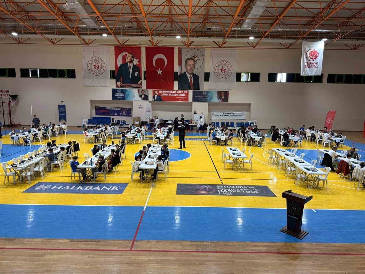 SATRANÇ OYNAYANLAR