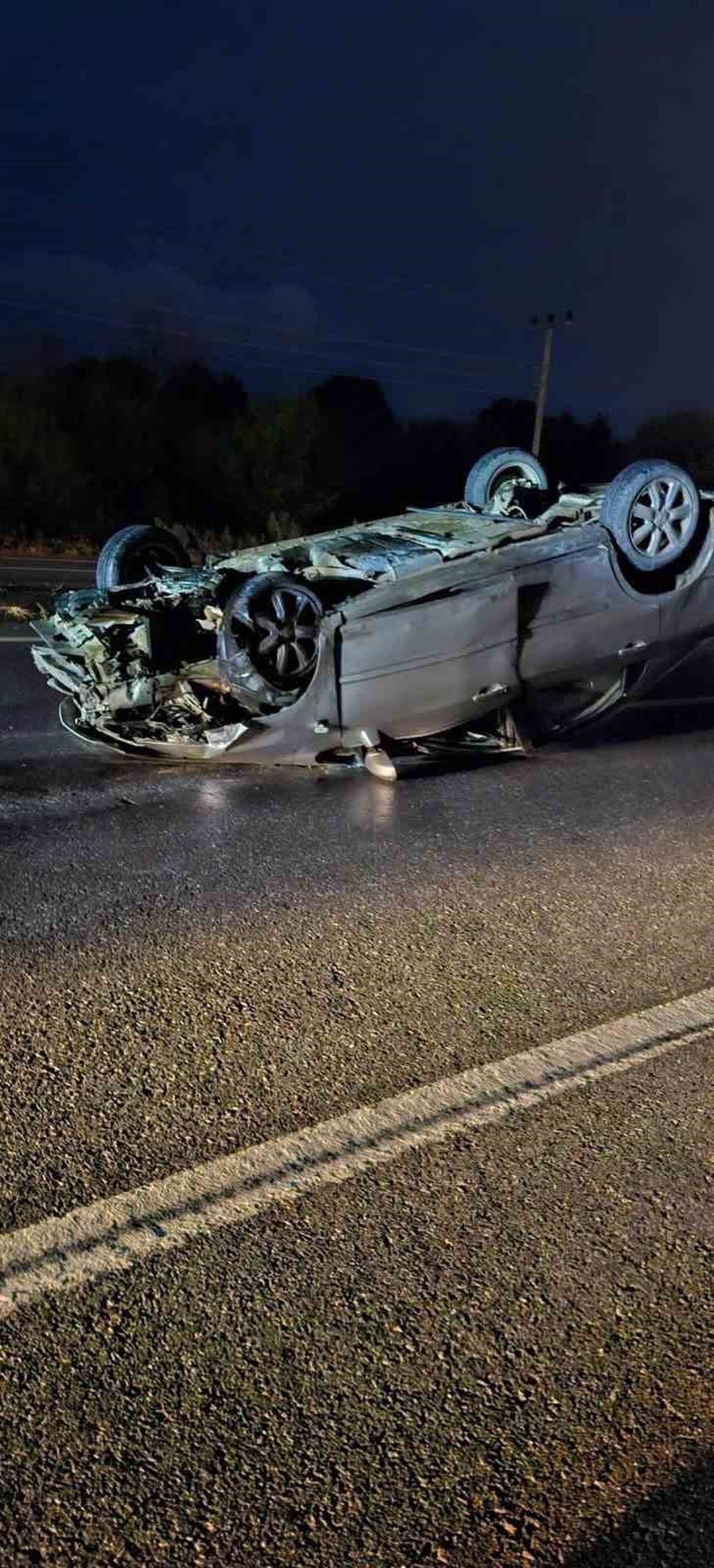 SAKARYA'NIN KOCAALİ-KARASU YOLUNDA KONTROLDEN ÇIKAN OTOMOBİLİN FINDIK MAKİNESİ İLE BİÇERDÖVERE...