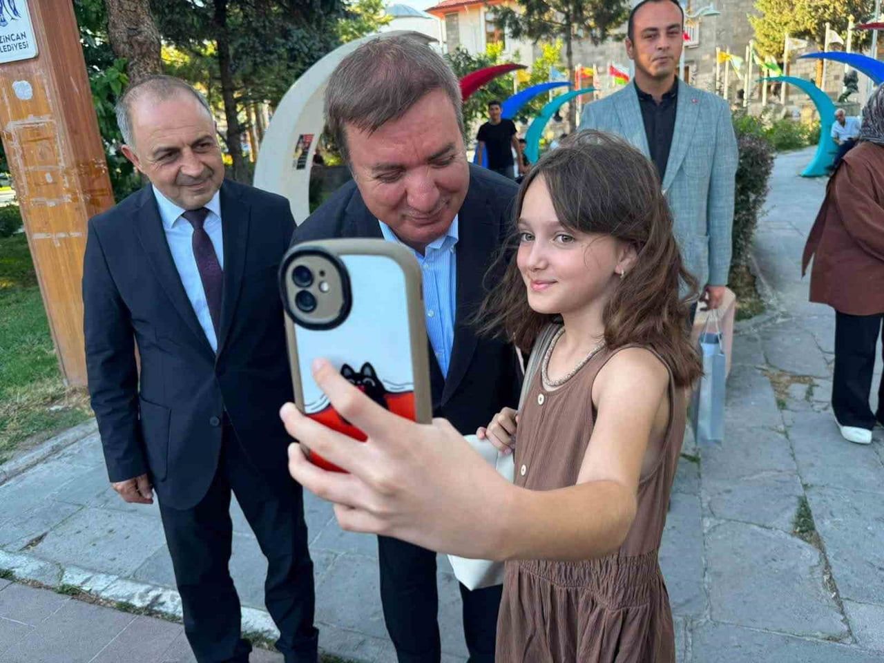 ERZİNCAN VALİSİ HAMZA AYDOĞDU, KENT MERKEZİNDEKİ ORDU CADDESİ İLE HALİTPAŞA CADDESİ'NDE ESNAF VE...
