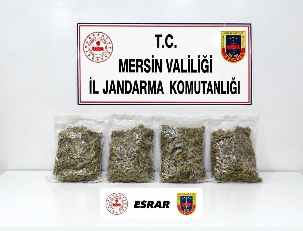 MERSİN'DE JANDARMA EKİPLERİNİN YAPTIĞI ÇALIŞMADA 2 KİLO 100 GRAM ESRAR ELE GEÇİRİLDİ, YAKALANAN...