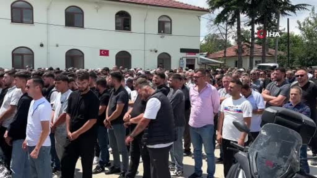 Bolu’da uçuruma yuvarlanan cipte hayatını kaybeden iki sevgili son yolculuklarına uğurlandı