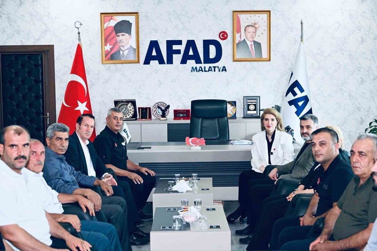 MİLLETVEKİLİ ÖLMEZTOPRAK, ÜRETİCİNİN EMEĞİ VE MALATYA’NIN GELECEĞİ İÇİN SAHADA