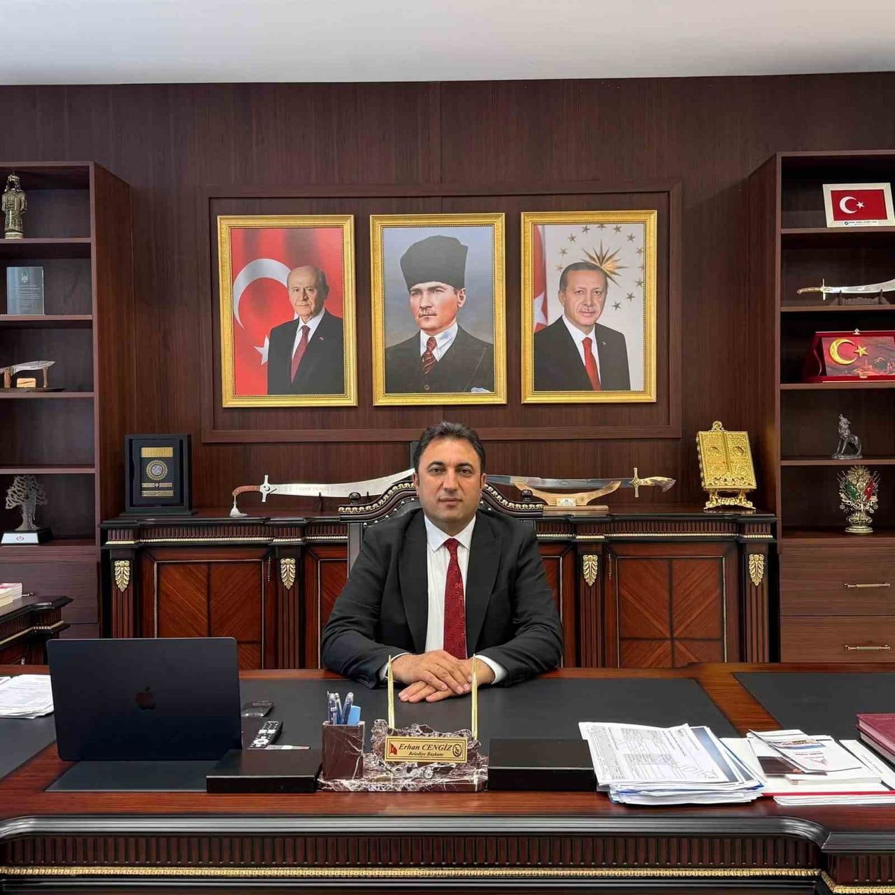 KULUNCAK BELEDİYE BAŞKANI ERHAN CENGİZ, 29 EKİM CUMHURİYET BAYRAMI DOLAYISIYLA KUTLAMA MESAJI...