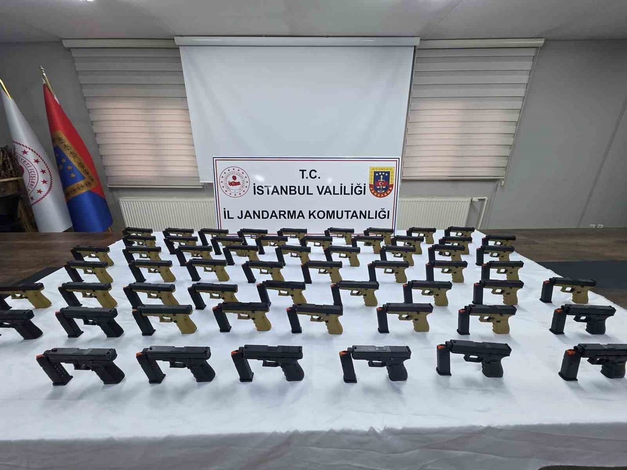 İSTANBUL’DA ALICI KILIĞINA GİREN JANDARMA EKİPLERİ, SEVKİYAT ÖNCESİ OPERASYON