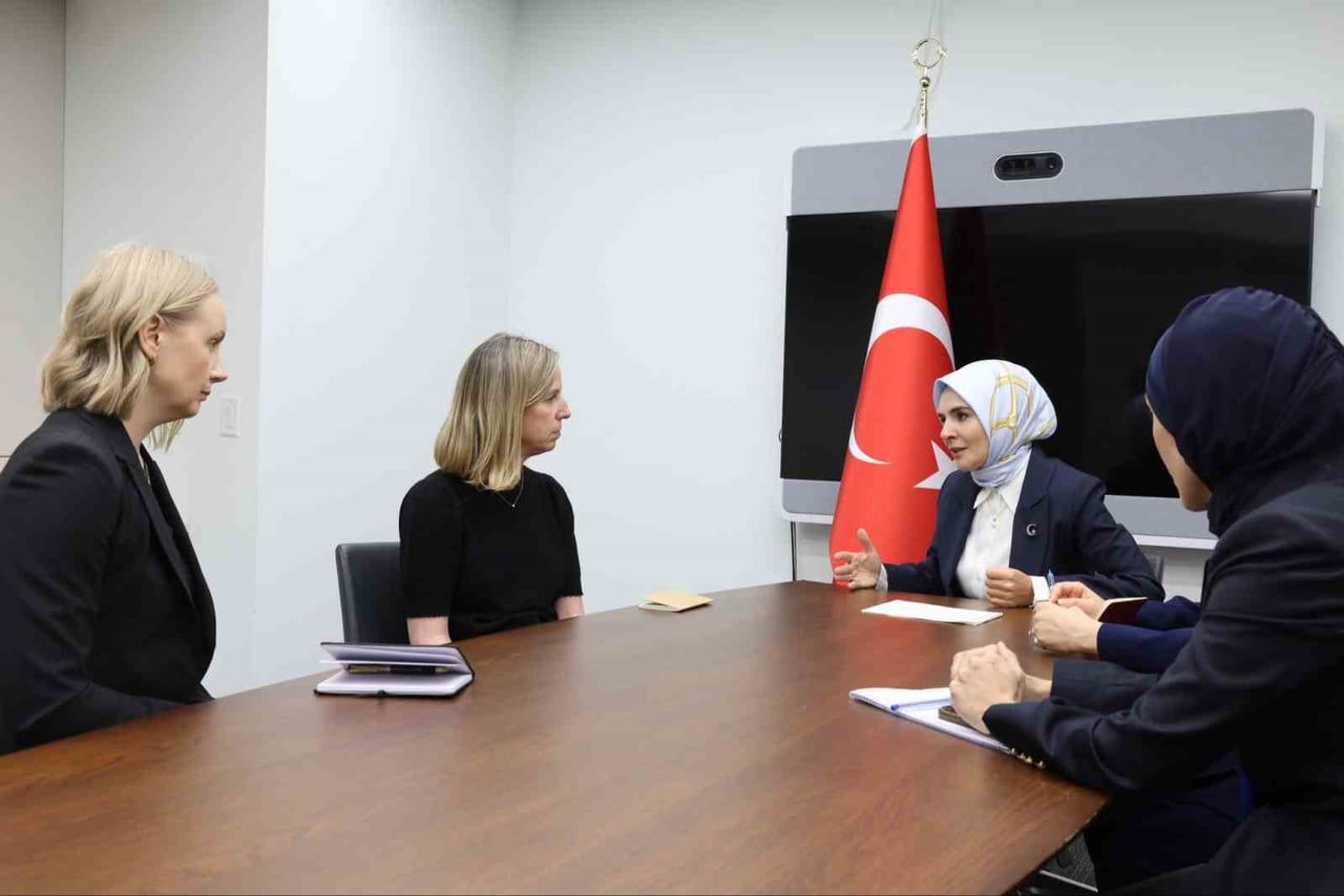 AİLE VE SOSYAL HİZMETLER BAKANI MAHİNUR ÖZDEMİR GÖKTAŞ, NEW YORK’TAKİ TÜRKEVİ’NDE YOUTUBE KAMU...