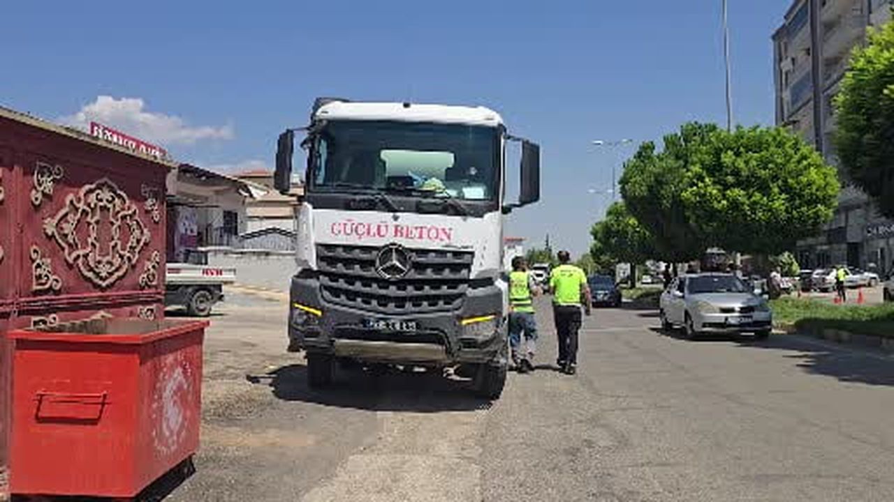 Gaziantep'te otomobil ile beton mikseri çarpıştı: 4 yaralı