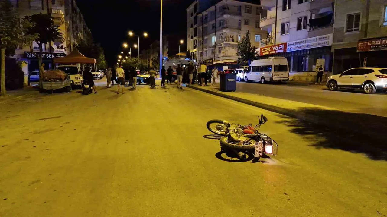 KARAMAN'DA OTOMOBİLİN ÇARPTIĞI MOTOSİKLET SÜRÜCÜSÜ VEHBİ ÖZ, KALDIRILDIĞI HASTANEDE HAYATINI...