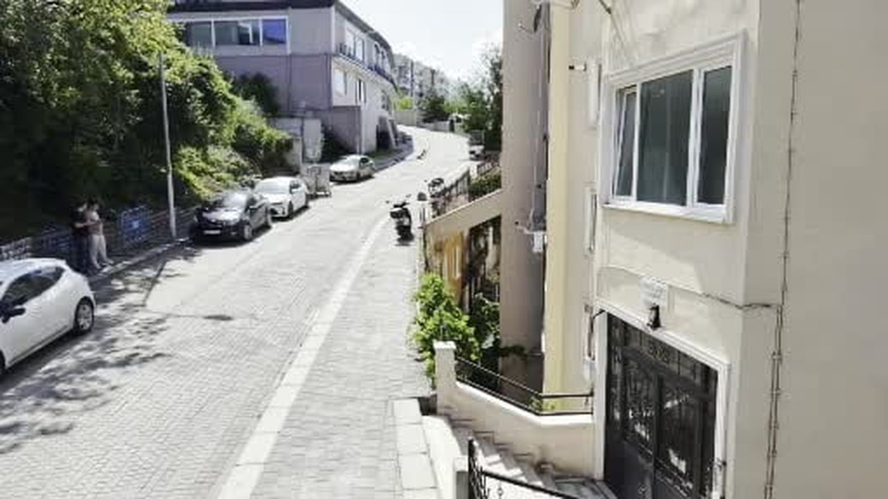 Şile’deki ‘üstünden yol geçen bina’ gündem oldu: Ev sakinleri durumdan memnun