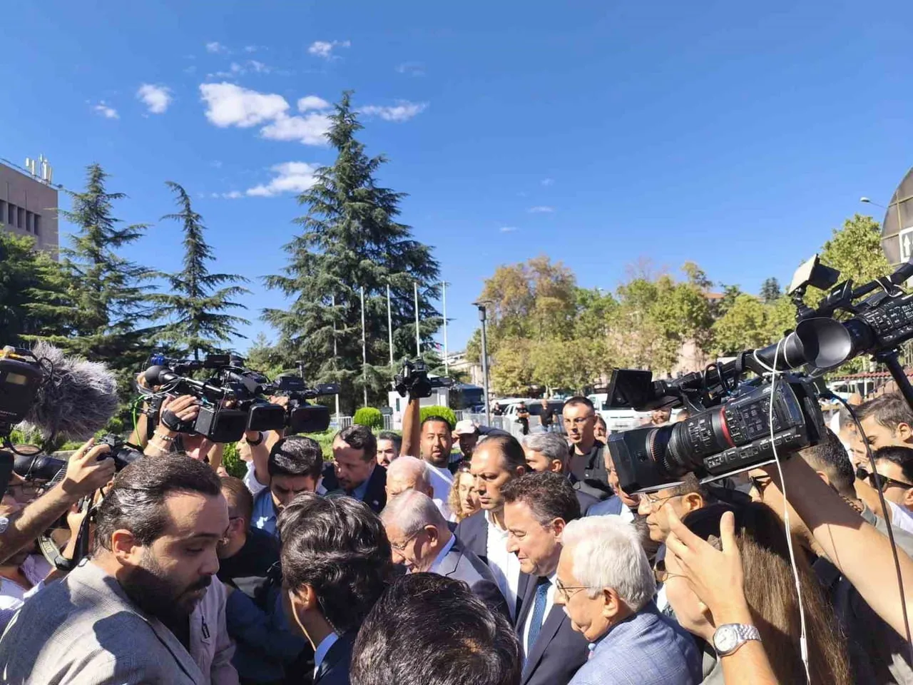 FESHEDİLEN GELECEK PARTİSİ GENEL BAŞKANI AHMET DAVUTOĞLU, ANKARA CUMHURİYET BAŞSAVCILIĞI...