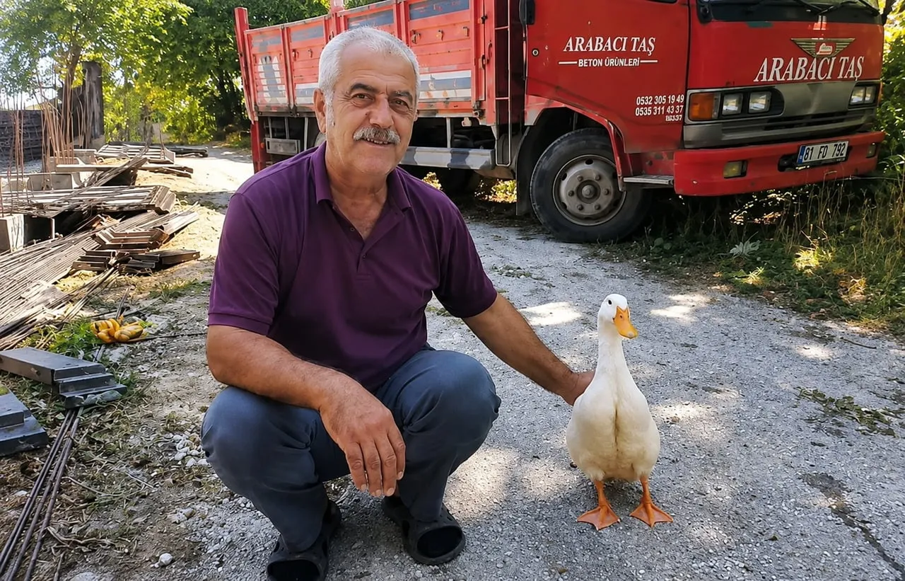DÜZCE’DE TORUNLARININ CİVCİVKEN ALDIĞI ANCAK BÜYÜDÜĞÜNDE SEVMEMEYE BAŞLADIĞI ÖRDEĞİ SAHİPLENEN...