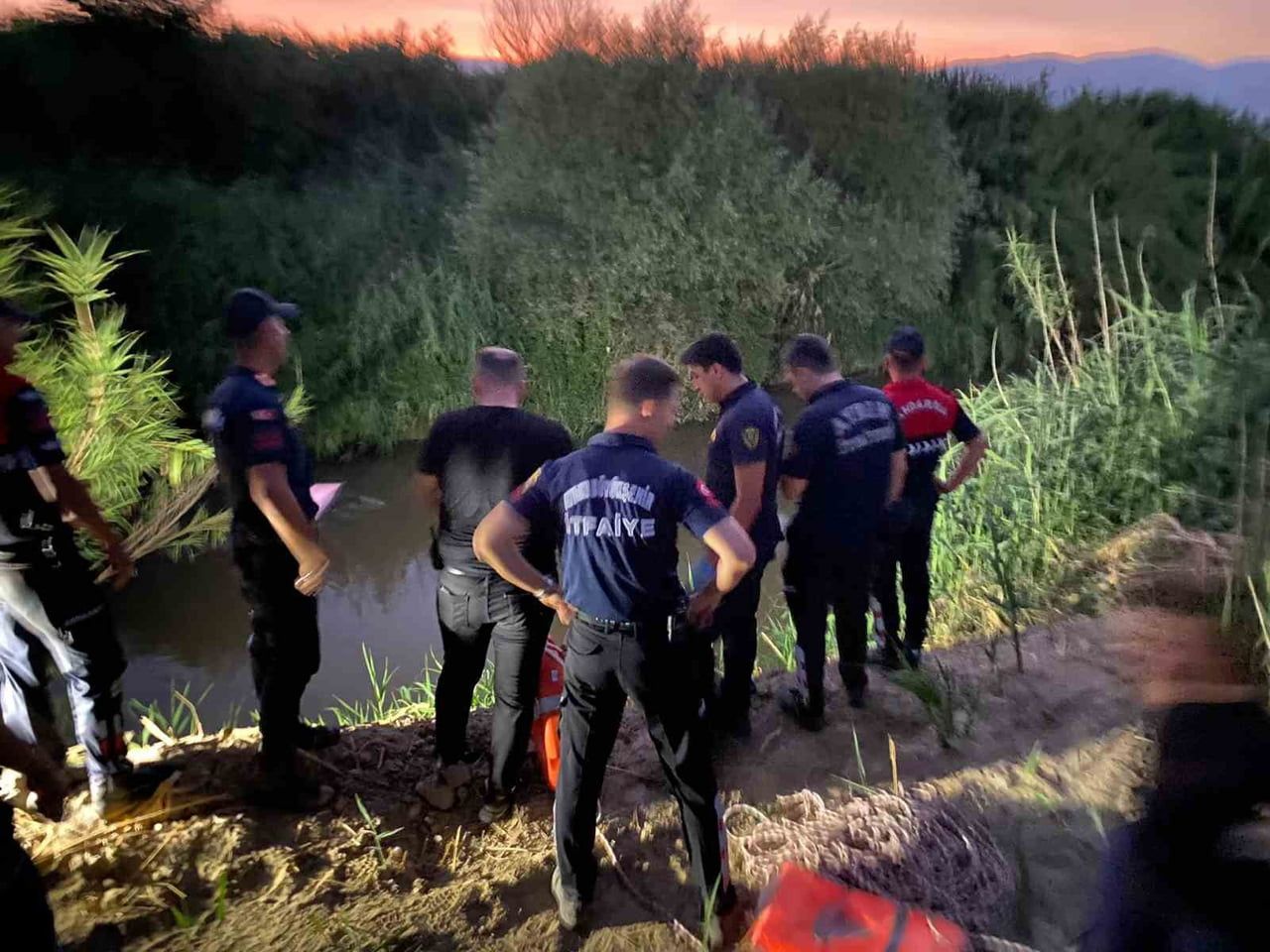 AYDIN’IN NAZİLLİ İLÇESİNDE ARKADAŞLARINI ARAYARAK YAŞAMINA SON VERECEĞİNİ SÖYLEYEN 41 YAŞINDAKİ...
