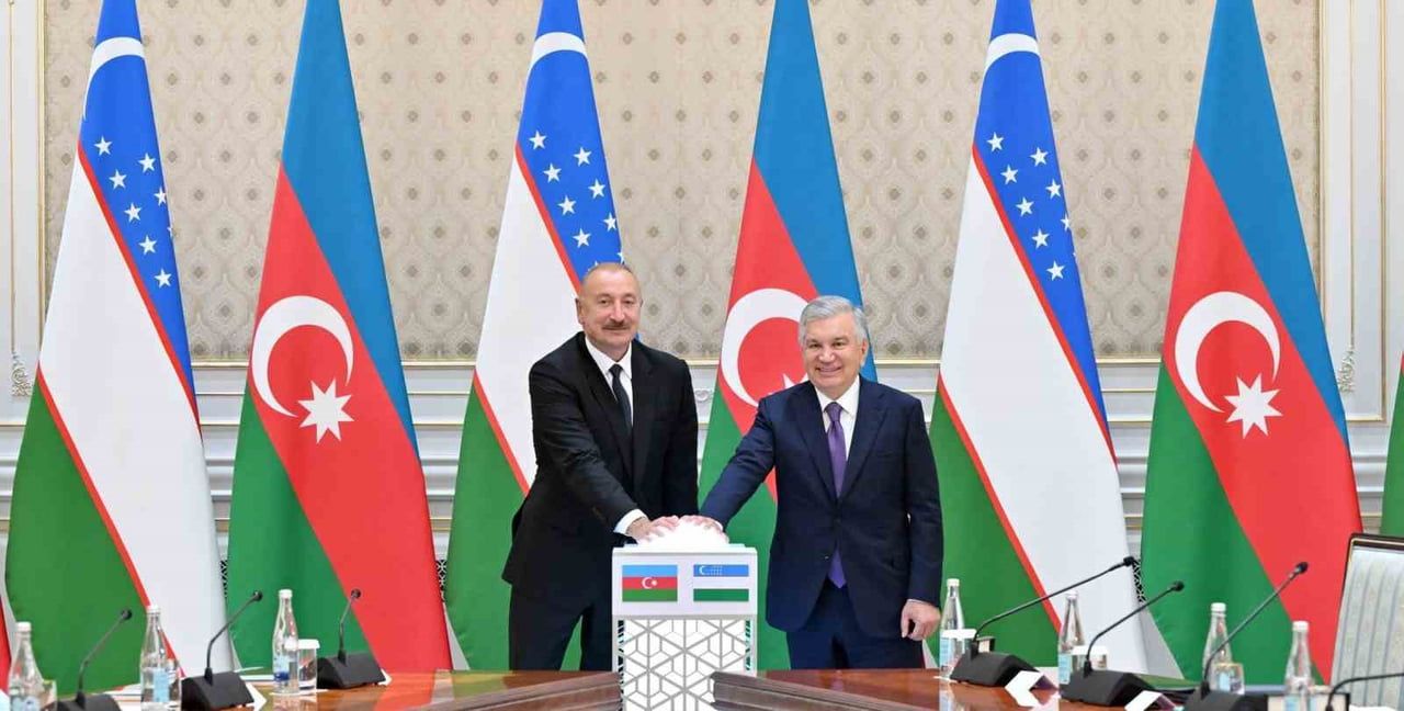 AZERBAYCAN CUMHURBAŞKANI İLHAM ALİYEV, RESMİ TEMASLARDA BULUNMAK ÜZERE GELDİĞİ ÖZBEKİSTAN’IN...